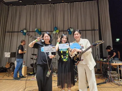 งานพี่ร้องน้องรับของชมรมบริจาค โดย Ma-Ger Education เป็นผู้สนับสนุน